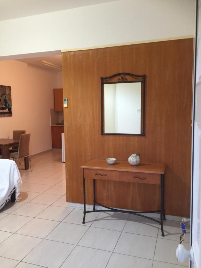 Davi'S Studio Apartment Paphos Eksteriør billede